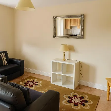 Quiet 2-bed Suburb Stay, Free Parking & Near Cork