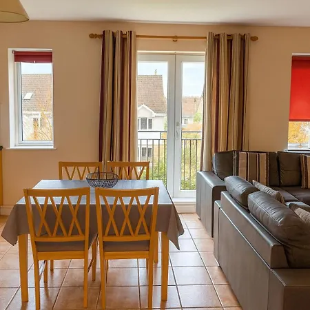 Διαμέρισμα Quiet 2-Bed Suburb Stay, Free Parking & Near City Κορκ