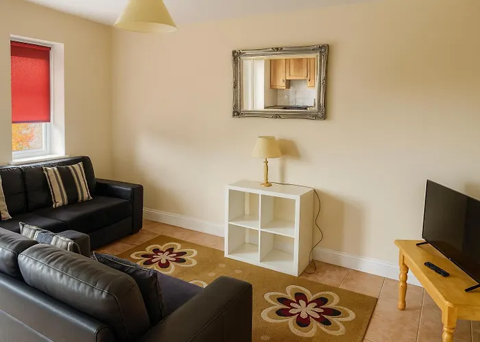 Quiet 2-Bed Suburb Stay, Free Parking & Near City Cork
