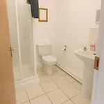 شقة Quiet 2-bed Suburb Stay, Free Parking & Near *