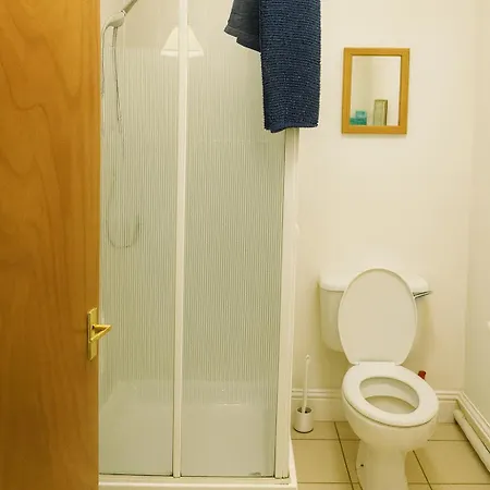 Apartamento Quiet 2-bed Suburb Stay, Free Parking & Near