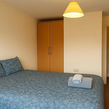 Quiet 2-bed Suburb Stay, Free Parking & Near شقة كورك